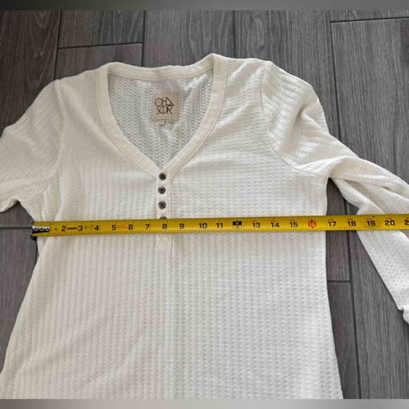 Chaser|White soft waffle knit thermal long sleeve top with cute buttons•••Large - Picture 9 of 10